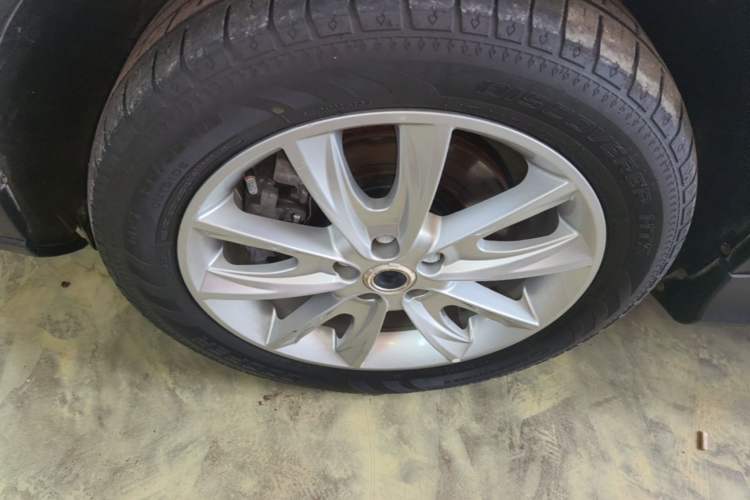 Used Haval H7 2016 Blue-Label H7 2.0T Automatic Elite Model Left Front Wheel Hub