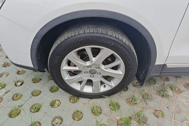 Used Haval H7 2016 Blue-Label H7 2.0T Automatic Elite Model Left Front Wheel Hub