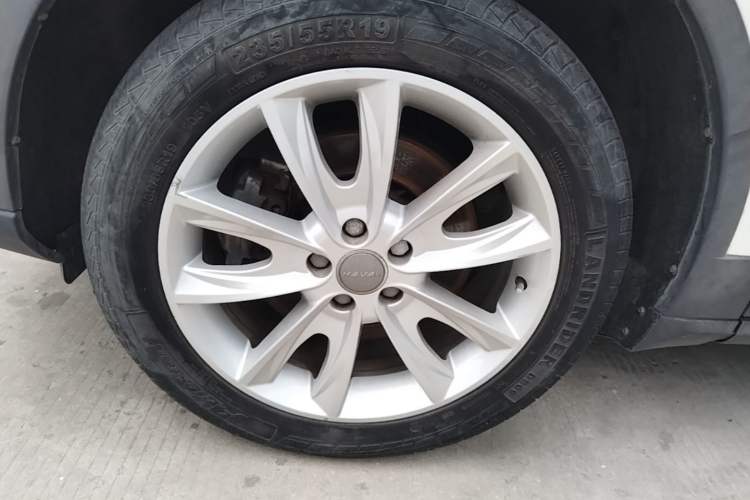 Used Haval H7 2016 Blue-Label H7 2.0T Automatic Elite Model Left Front Wheel Hub