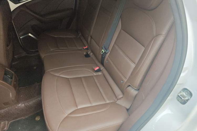 Used Haval H7 2016 Blue-Label H7 2.0T Automatic Luxury Model Left Rear Seat