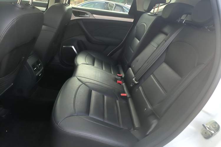 Used Haval H7 2016 Blue-Label H7 2.0T Automatic Luxury Model Left Rear Seat