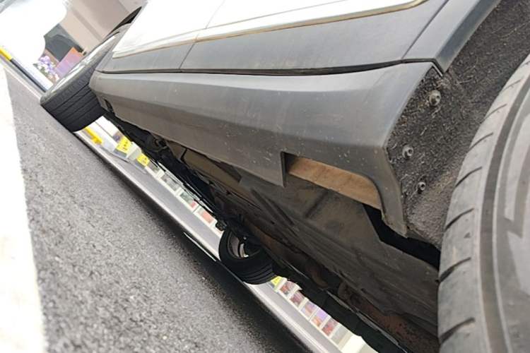 Used Haval H7 2016 Blue-Label H7 2.0T Automatic Elite Model Left Side Sill