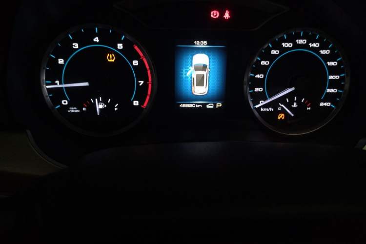 Used Haval H7 2016 Blue-Label H7 2.0T Automatic Elite Model Odometer Close Up