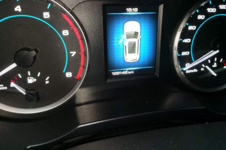 Used Haval H7 2016 Blue-Label H7 2.0T Automatic Elite Model Odometer Close Up