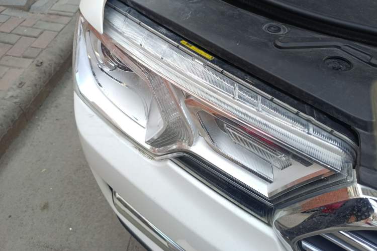 Used Haval H7 2016 Blue-Label H7 2.0T Automatic Elite Model Right Front Headlight