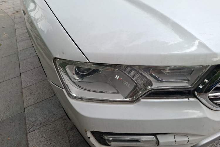 Used Haval H7 2016 Blue-Label H7 2.0T Automatic Elite Model Right Front Headlight