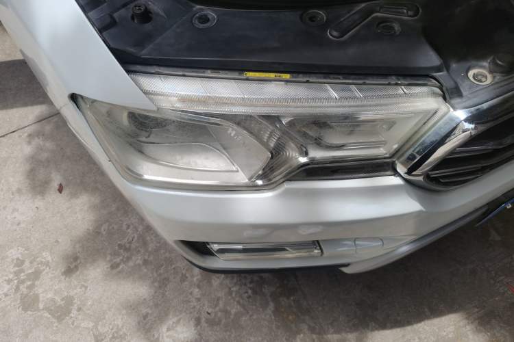 Used Haval H7 2016 Blue-Label H7 2.0T Automatic Luxury Model Right Front Headlight