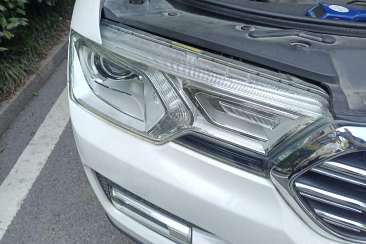 Used Haval H7 2016 Blue-Label H7 2.0T Automatic Luxury Model Right Front Headlight