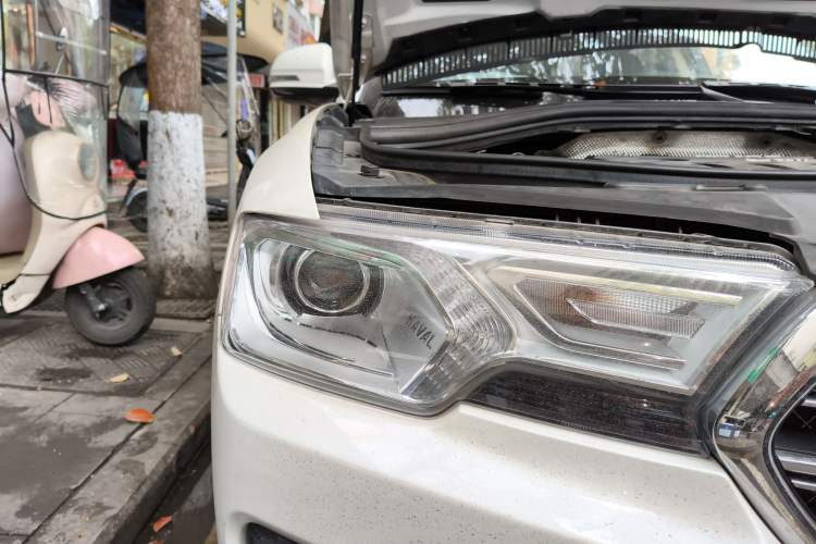 Used Haval H7 2016 Blue-Label H7 2.0T Automatic Luxury Model Right Front Headlight