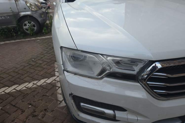 Used Haval H7 2016 Blue-Label H7 2.0T Automatic Elite Model Right Front Headlight
