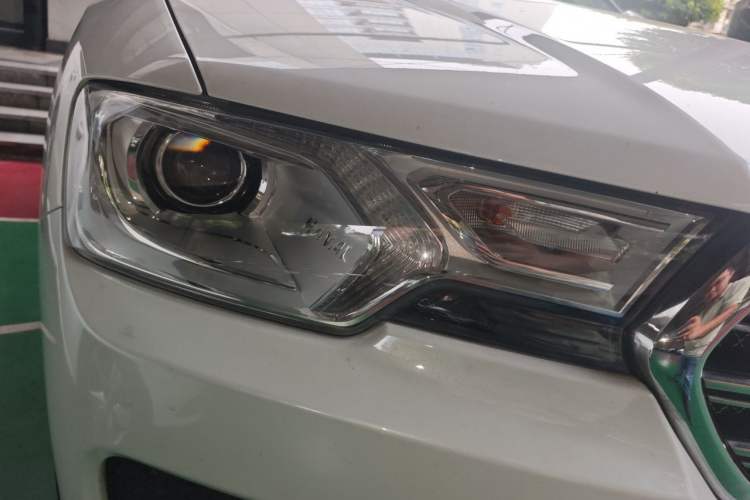 Used Haval H7 2016 Blue-Label H7 2.0T Automatic Luxury Model Right Front Headlight