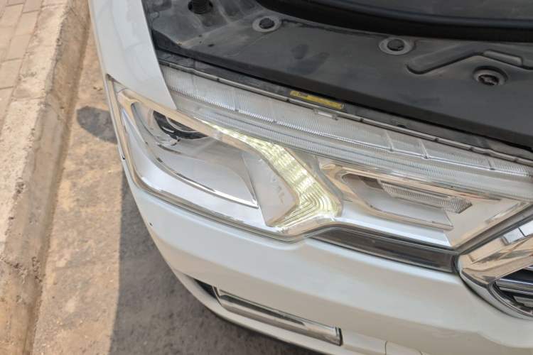 Used Haval H7 2016 Blue-Label H7 2.0T Automatic Luxury Model Right Front Headlight