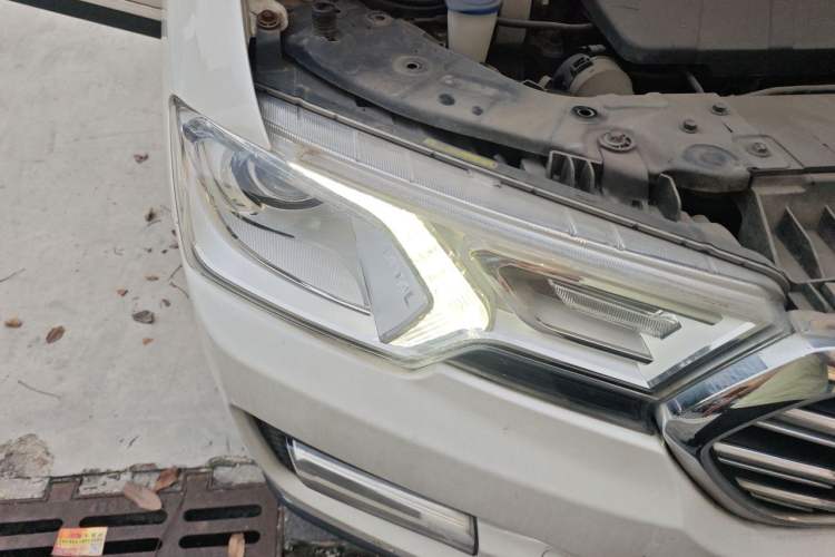 Used Haval H7 2016 Blue-Label H7 2.0T Automatic Luxury Model Right Front Headlight