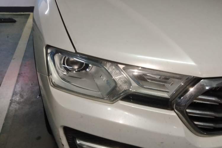 Used Haval H7 2016 Blue-Label H7 2.0T Automatic Elite Model Right Front Headlight
