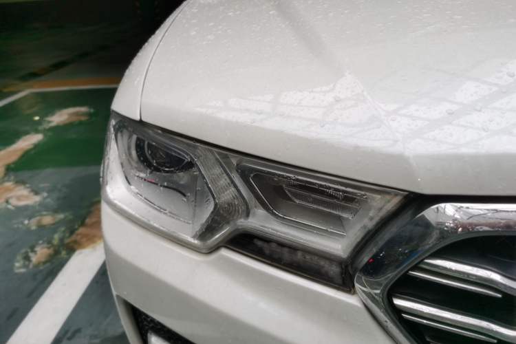 Used Haval H7 2016 Blue-Label H7 2.0T Automatic Elite Model Right Front Headlight
