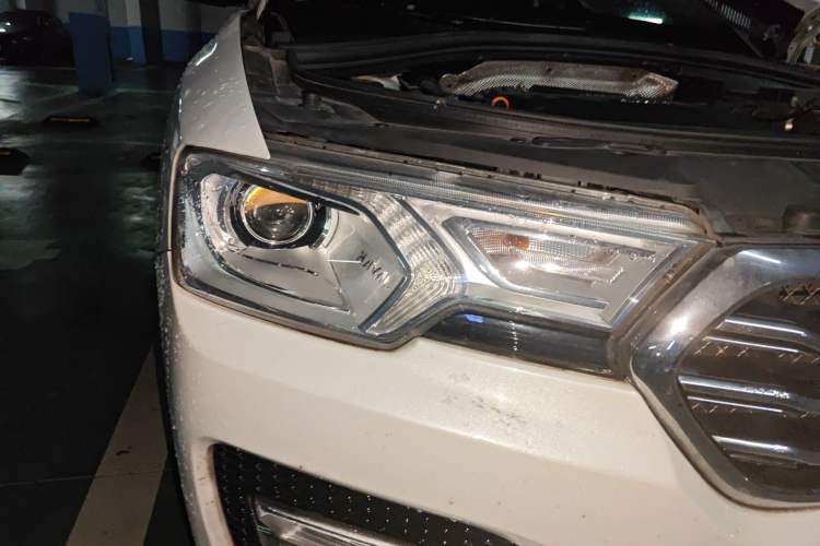 Used Haval H7 2016 Blue-Label H7 2.0T Automatic Luxury Model Right Front Headlight