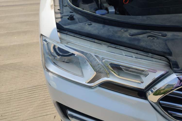 Used Haval H7 2016 Blue-Label H7 2.0T Automatic Luxury Model Right Front Headlight