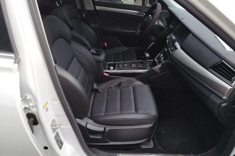Used Haval H7 2016 Blue-Label H7 2.0T Automatic Elite Model Right Front Seat