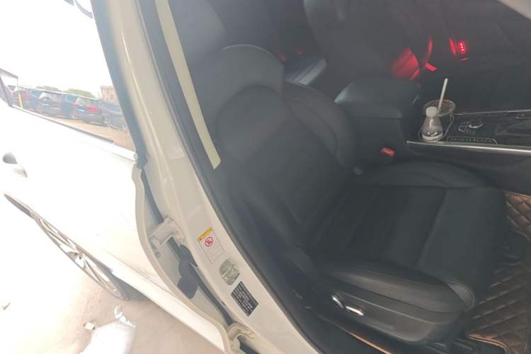 Used Haval H7 2016 Blue-Label H7 2.0T Automatic Luxury Model Right Front Seat