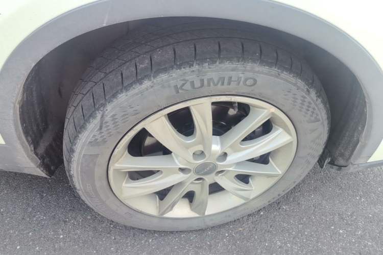 Used Haval H7 2016 Blue-Label H7 2.0T Automatic Luxury Model Right Front Wheel Hub