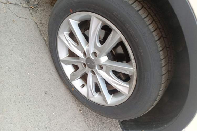 Used Haval H7 2016 Blue-Label H7 2.0T Automatic Elite Model Right Front Wheel Hub