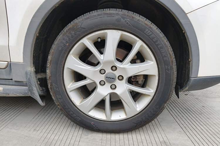 Used Haval H7 2016 Blue-Label H7 2.0T Automatic Elite Model Right Front Wheel Hub