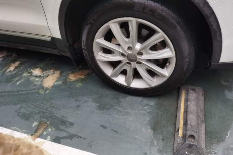 Used Haval H7 2016 Blue-Label H7 2.0T Automatic Elite Model Right Front Wheel Hub