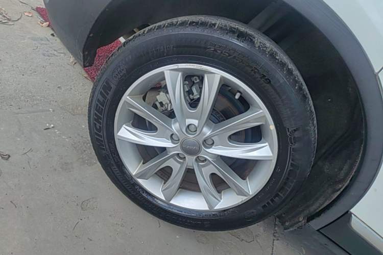 Used Haval H7 2016 Blue-Label H7 2.0T Automatic Luxury Model Right Rear Wheel Hub