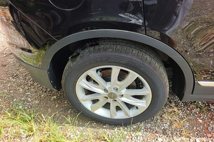 Used Haval H7 2016 Blue-Label H7 2.0T Automatic Elite Model Right Rear Wheel Hub