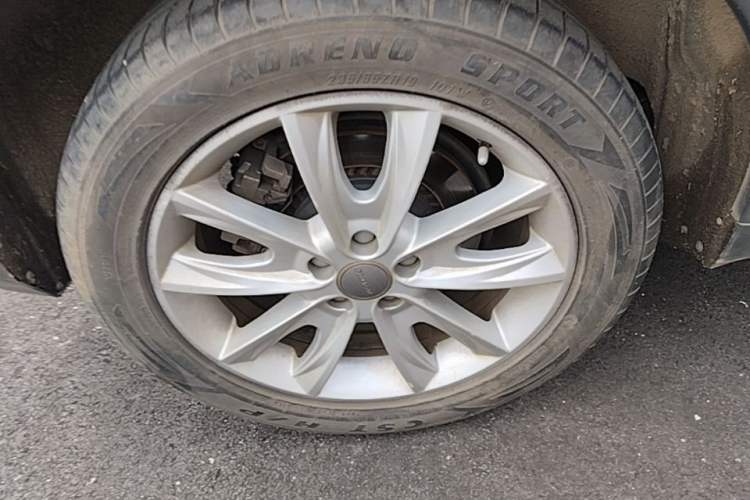 Used Haval H7 2016 Blue-Label H7 2.0T Automatic Elite Model Right Rear Wheel Hub