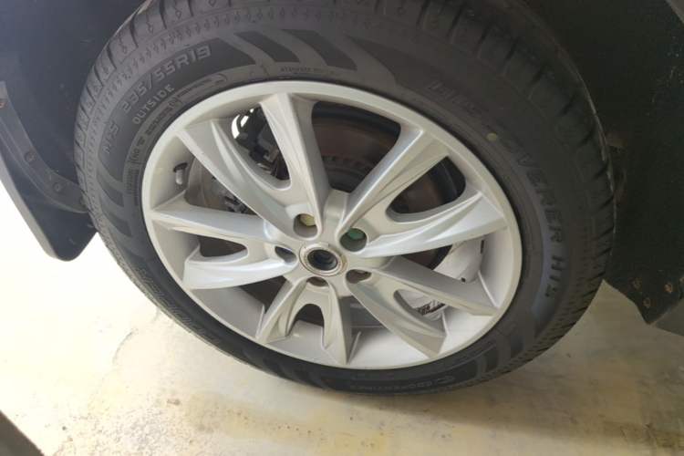 Used Haval H7 2016 Blue-Label H7 2.0T Automatic Elite Model Right Rear Wheel Hub