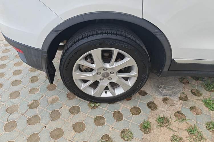 Used Haval H7 2016 Blue-Label H7 2.0T Automatic Elite Model Right Rear Wheel Hub