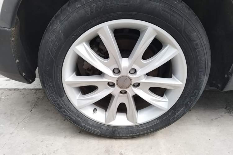 Used Haval H7 2016 Blue-Label H7 2.0T Automatic Elite Model Right Rear Wheel Hub