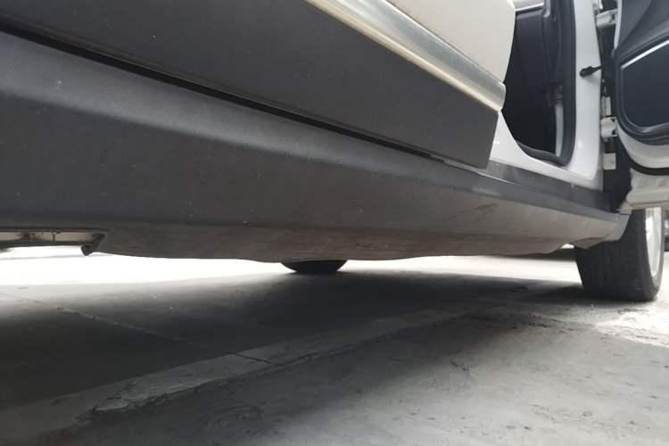 Used Haval H7 2016 Blue-Label H7 2.0T Automatic Elite Model Right Side Sill