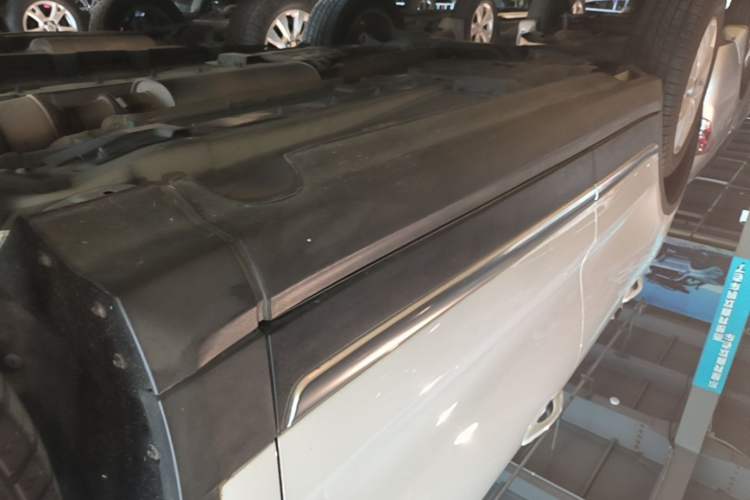 Used Haval H7 2016 Blue-Label H7 2.0T Automatic Luxury Model Right Side Sill