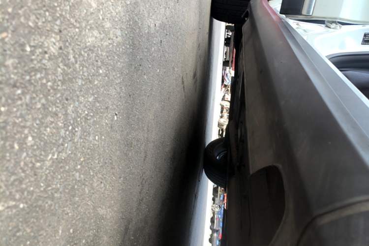 Used Haval H7 2016 Blue-Label H7 2.0T Automatic Luxury Model Right Side Sill