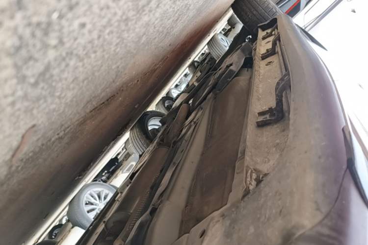 Used Haval H7 2016 Blue-Label H7 2.0T Automatic Luxury Model Right Side Sill