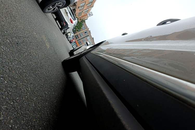 Used Haval H7 2016 Blue-Label H7 2.0T Automatic Elite Model Right Side Sill