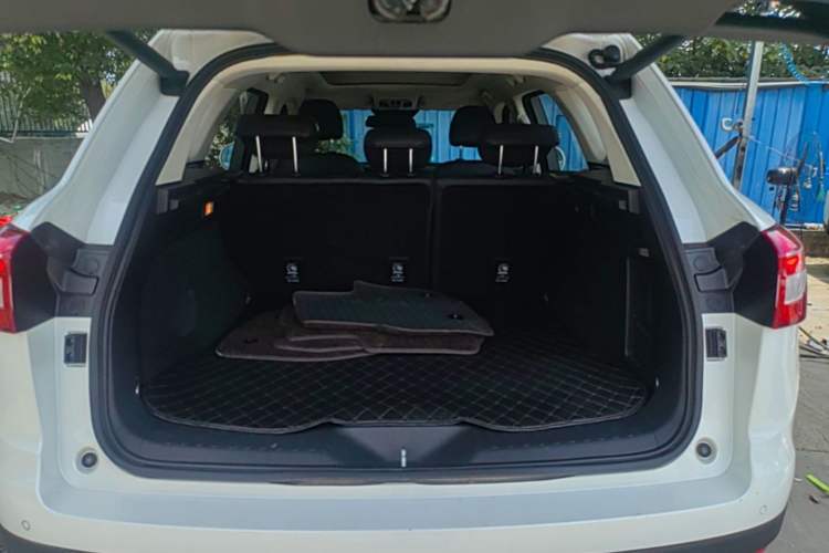 Used Haval H7 2016 Blue-Label H7 2.0T Automatic Luxury Model Trunk