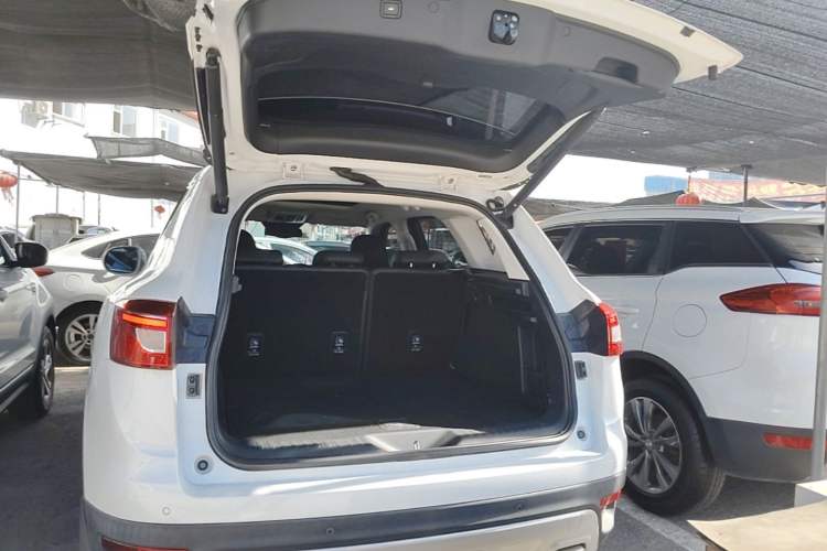 Used Haval H7 2016 Blue-Label H7 2.0T Automatic Luxury Model Trunk