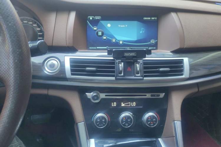 Used Haval H7 2016 Blue-Label H7 2.0T Automatic Luxury Model Audio And AC Panel