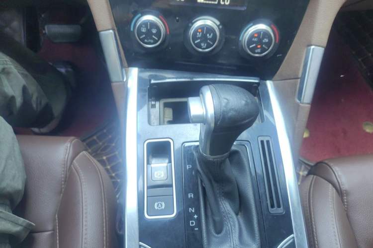 Used Haval H7 2016 Blue-Label H7 2.0T Automatic Luxury Model Gear Lever