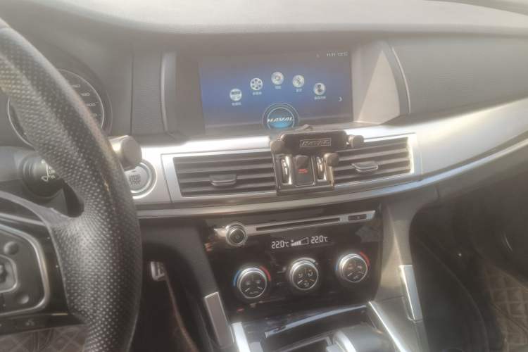 Used Haval H7 2017 Blue-Label H7L 2.0T Automatic Luxury Model Audio And AC Panel