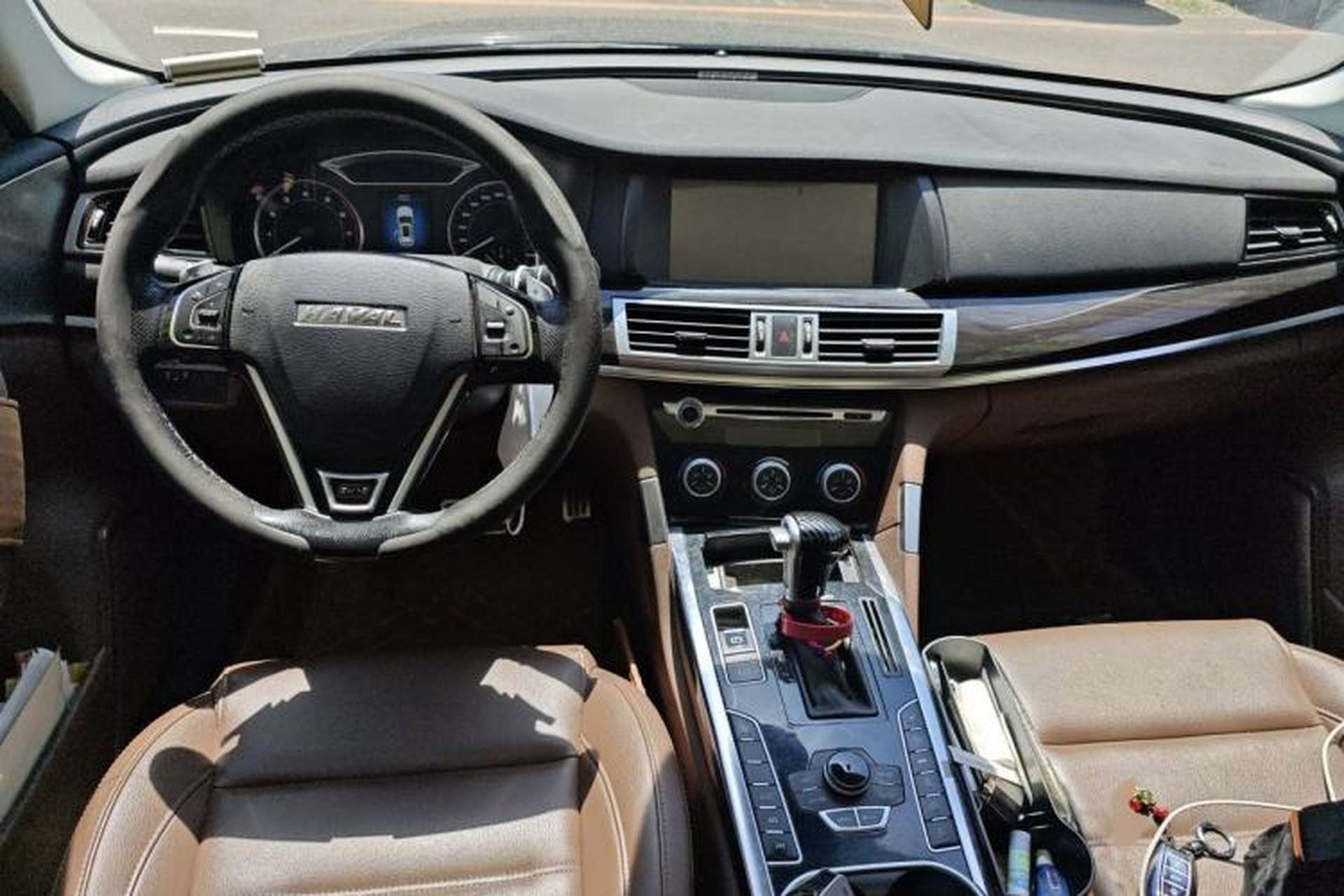 Used Haval H7 2017 Red-Label H7 2.0T Automatic Prestige Model Center Console