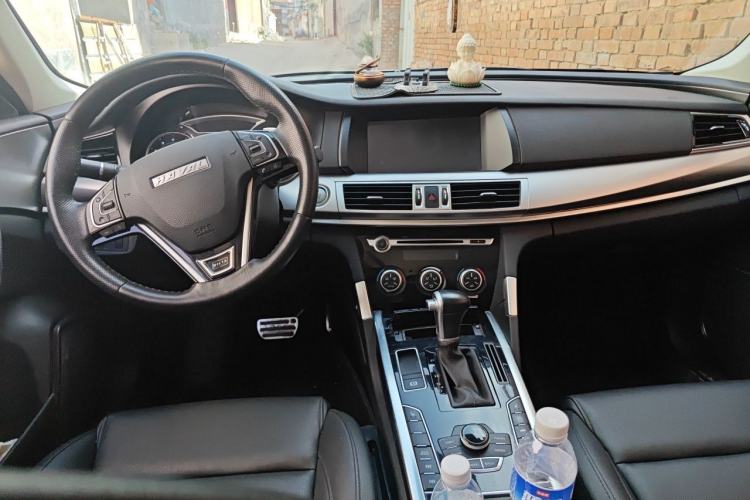 Used Haval H7 2017 Red-Label H7 2.0T Automatic Luxury Model Center Console