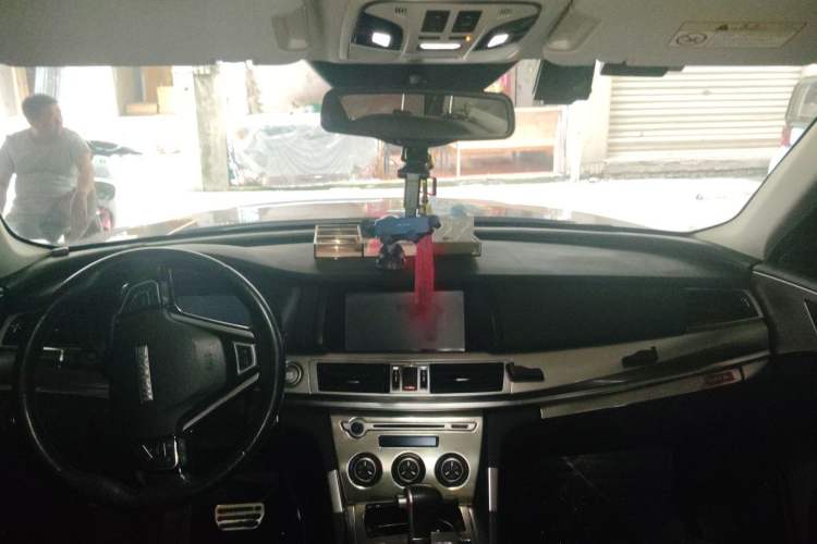 Used Haval H7 2017 Red-Label H7 2.0T Automatic Prestige Model Center Console