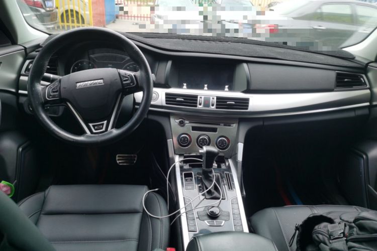 Used Haval H7 2017 Blue-Label H7L 2.0T Automatic Luxury Model Center Console