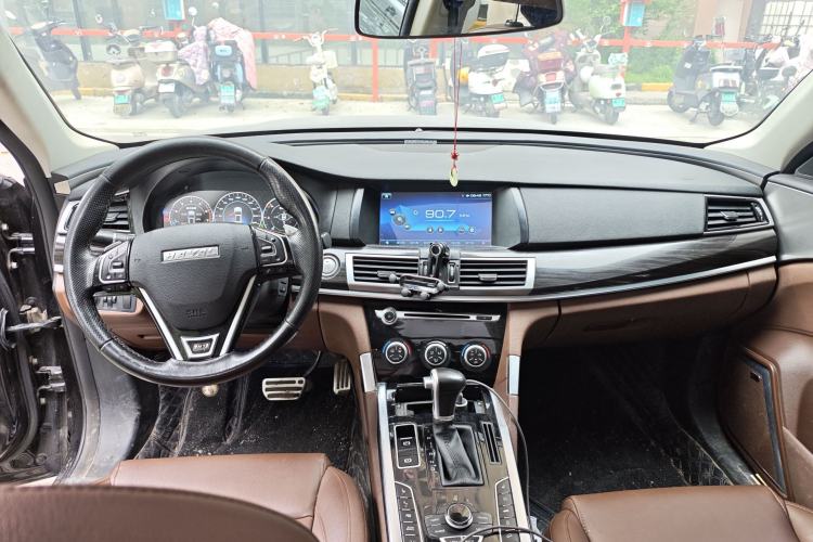 Used Haval H7 2017 Red-Label H7 2.0T Automatic Prestige Model Center Console