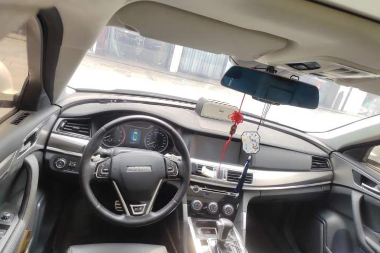Used Haval H7 2017 Red-Label H7 2.0T Automatic Luxury Model Center Console