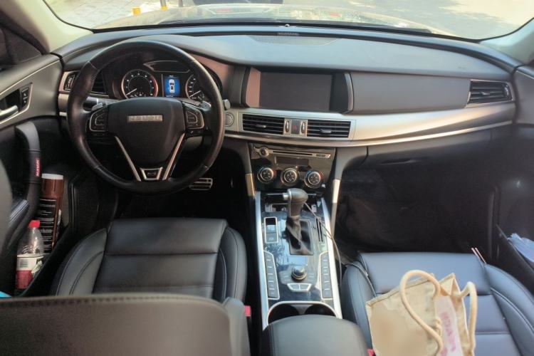 Used Haval H7 2017 Red-Label H7 2.0T Automatic Luxury Model Center Console